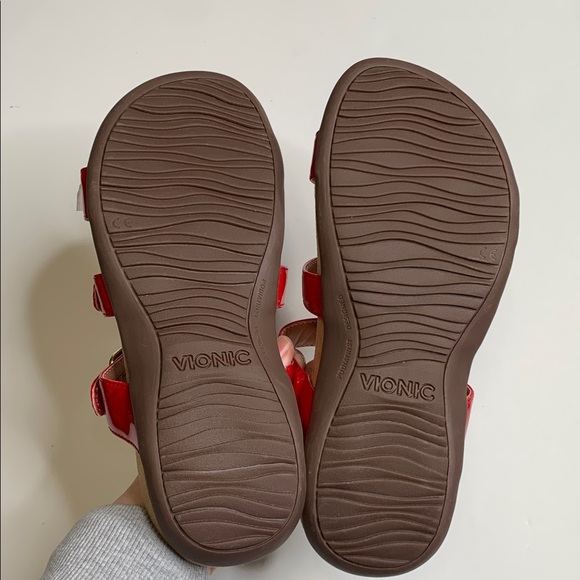 New Vionic Sandals Red Gold Strappy Slip On Patent Leather Sz 9 Wide - Picture 6 of 6